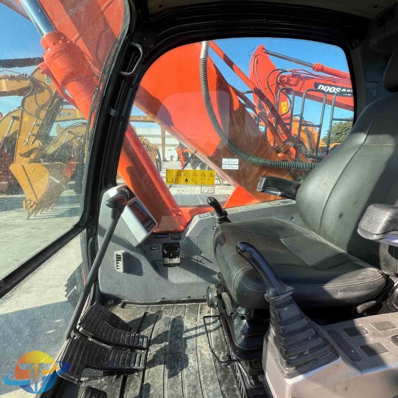 Doosan DX225LC-9C excavator second-hand machine has good operating performance and low price