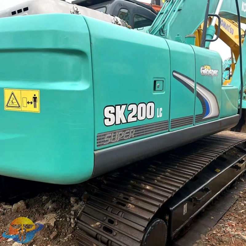 Used Kobelco SK200LC-8 excavator large engineering equipment for sale at a low price