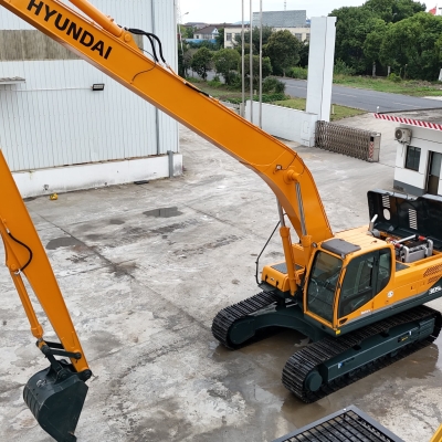 Original second-hand Hyundai 305LC-9T excavator earthmoving machinery 18m extended arm cheap for sale