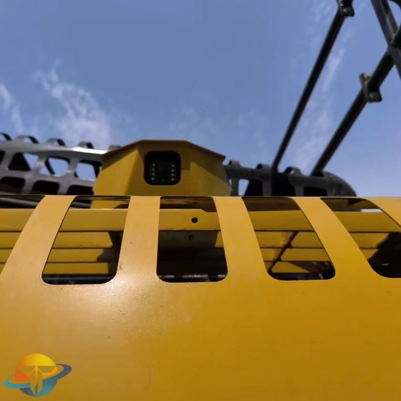 Well maintained second-hand excavator Caterpillar 329D2L excavator is cheap and easy to operate