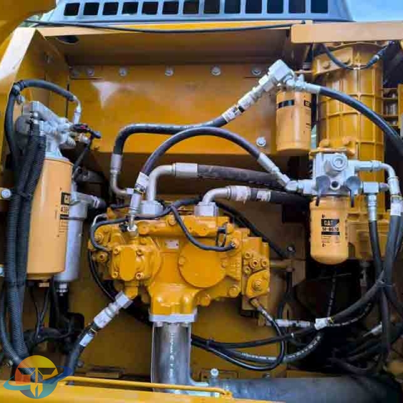 We have used Caterpillar 323D2L excavators in stock and in excellent condition for sale worldwide.