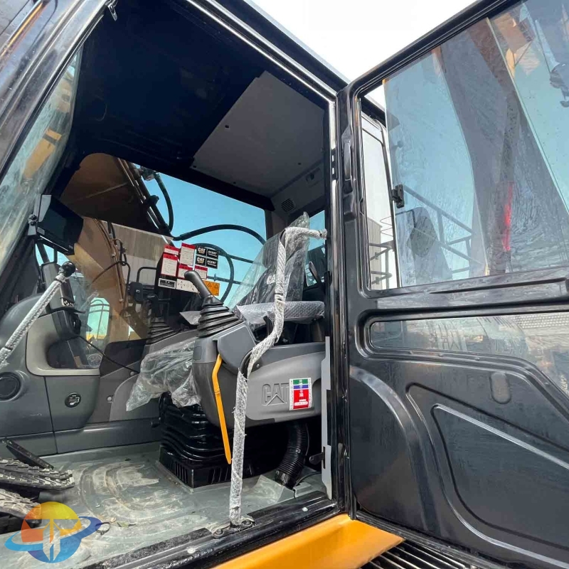 Used Caterpillar CAT320D2L crawler excavator, a globally renowned brand, in good condition and available for sale.