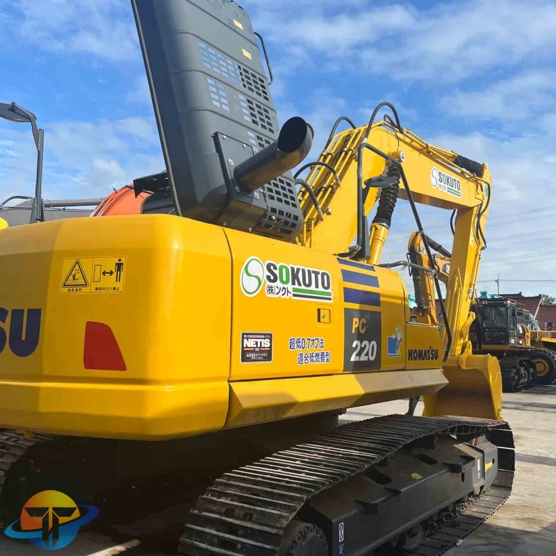 2022 genuine Komatsu PC220-8N1 excavator used construction machinery with good performance for sale.