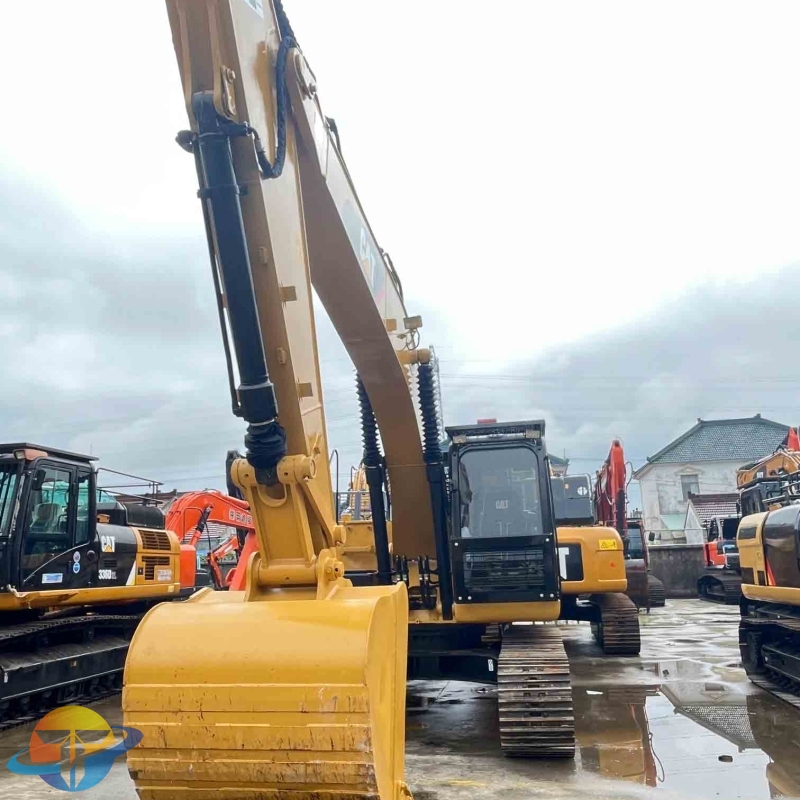 Used Caterpillar 320D2L crawler excavator with high quality engine and low consumption in good condition for sale.