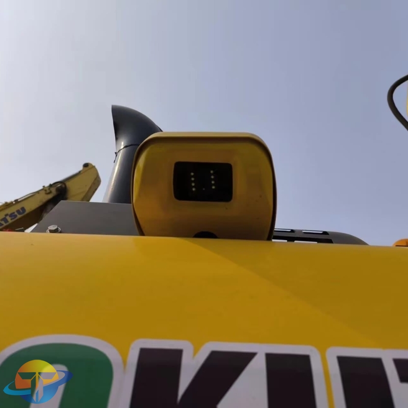 Second-hand high quality Komatsu PC210LC excavator most popular machine spot low price