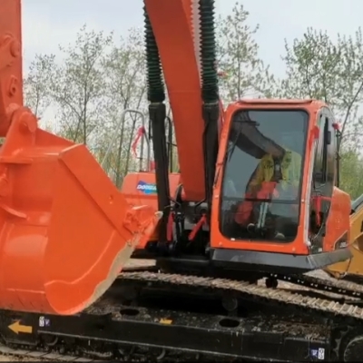 Top standard second hand Doosan DX225LC excavator construction equipment low working hours cheap