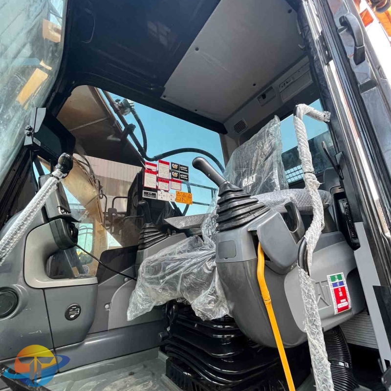 Used Caterpillar CAT320D2L crawler excavator, a globally renowned brand, in good condition and available for sale.