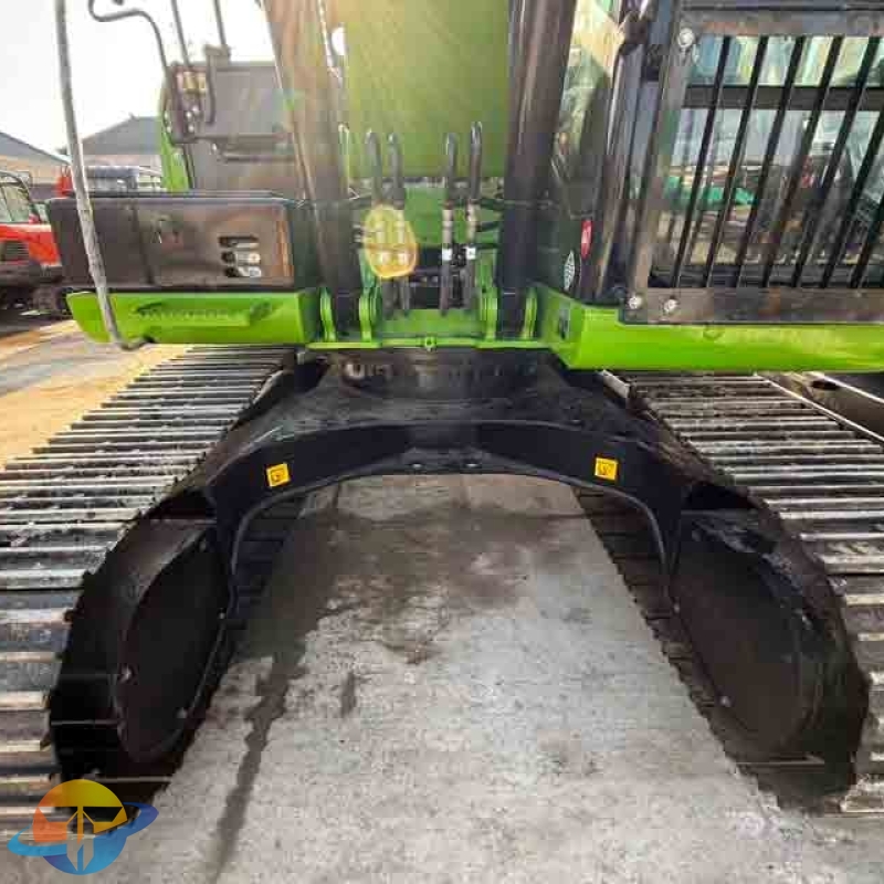 A used Caterpillar green CAT320D2L excavator with a powerful hydraulic system and high cost-performance ratio is available for sale.