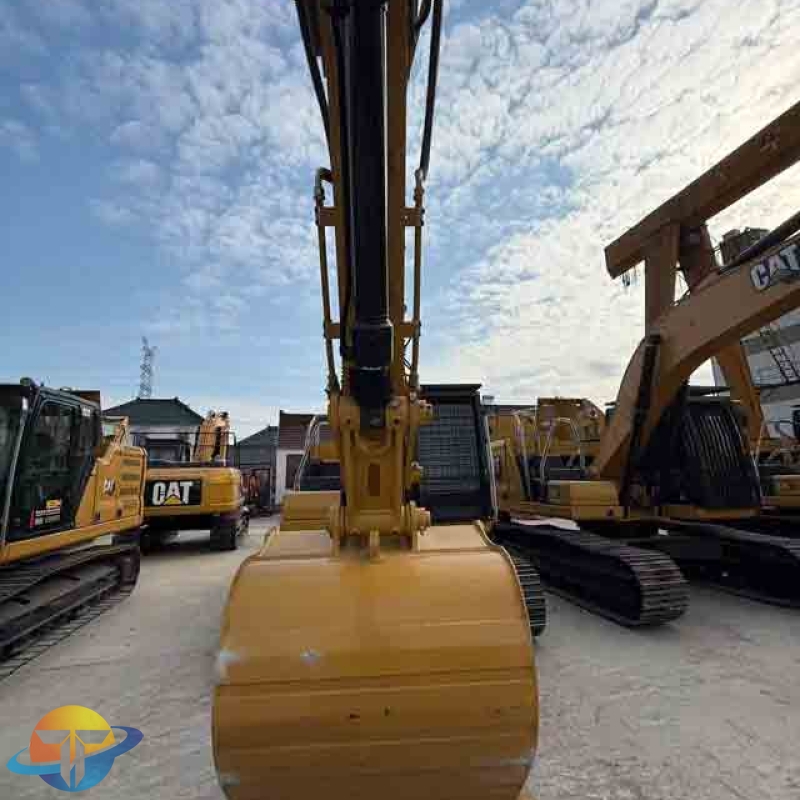 Used Caterpillar CAT323 excavator, low working time, high-altitude loading, used construction machinery for sale.