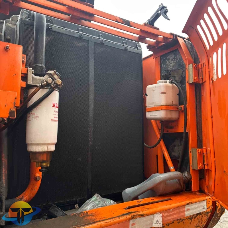 Used Doosan DH210W-7 wheeled excavator, large wheeled drive excavator for mining operations, diesel excavator for sale.