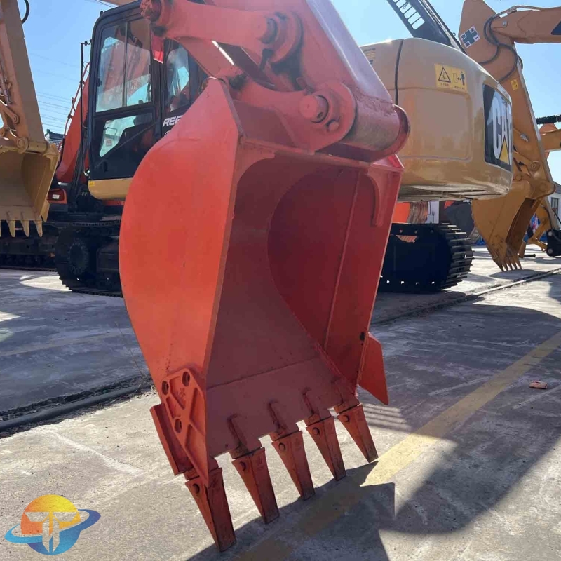 Hitachi ZX70 second-hand excavator is flexible to operate and has low labor hours and low price