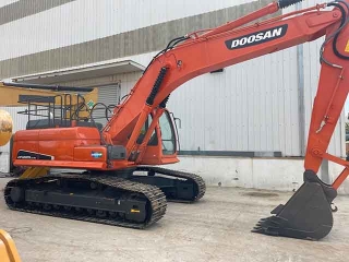 Doosan DX225LC-9c used excavator earthmoving machinery construction equipment fast delivery worldwide.