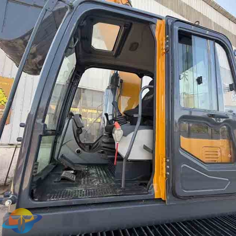 The best-selling XCMG XE215CA excavator in China is an economical choice and is available for immediate sale.
