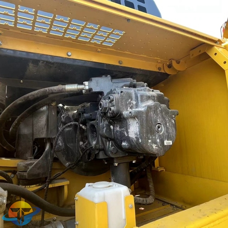 Used Komatsu PC400-8 excavator earthmoving machine in good condition