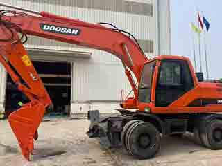 Doosan DH210 wheeled excavator with original motor and engine for sale.