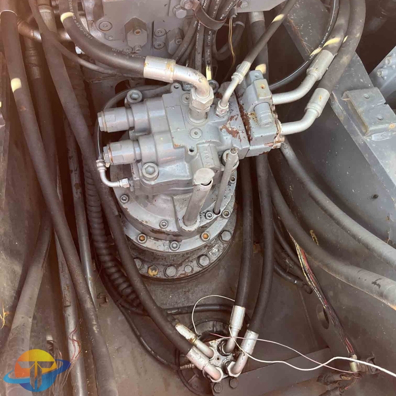 Japanese brand new and hot selling Hitachi 200 excavator, used excavator, hydraulic earthmoving machinery for sale.