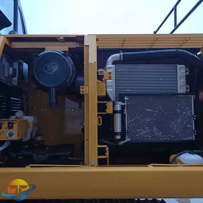 Original Japanese-Built CAT 320D2L Excavator: An Exceptional, Top-Tier Model Now Available for Sale.