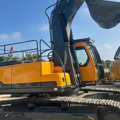 Original second-hand Hyundai 220s crawler excavator 21 tons construction machinery of good quality is available for sale