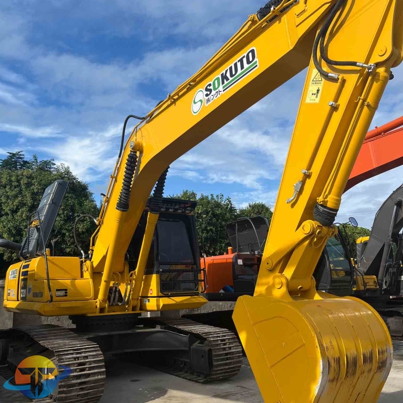 2022 genuine Komatsu PC220-8N1 excavator used construction machinery with good performance for sale.