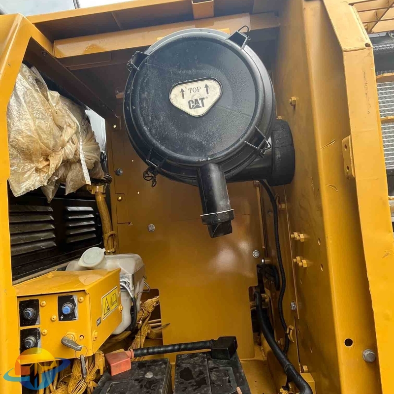 Used Caterpillar 320D2L crawler excavator with high quality engine and low consumption in good condition for sale.