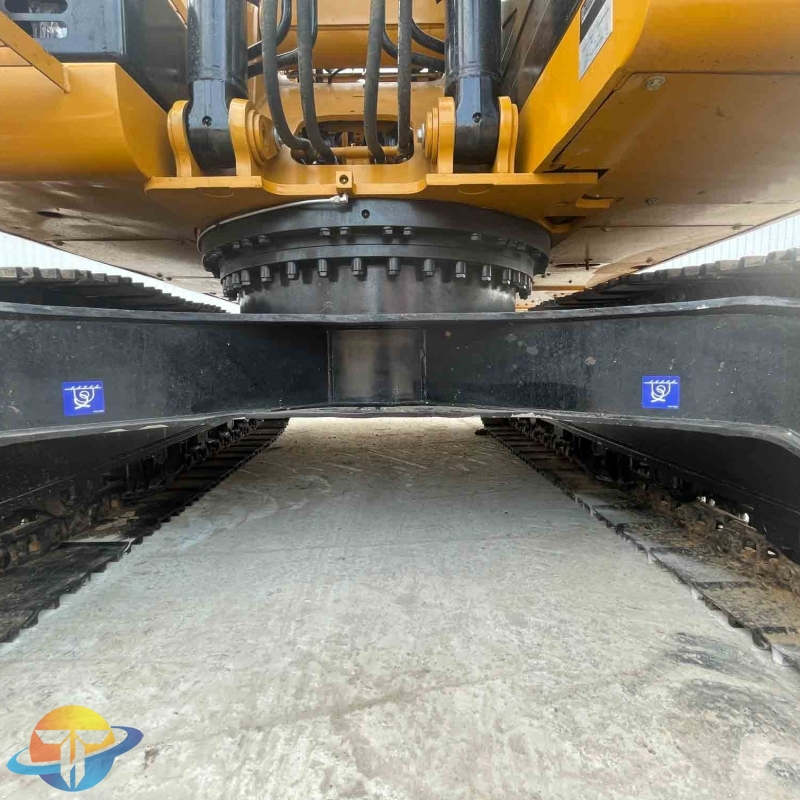 Caterpillar 320D2L excavator in good condition. Used earthmoving machinery. Professionally repaired and ready for delivery.