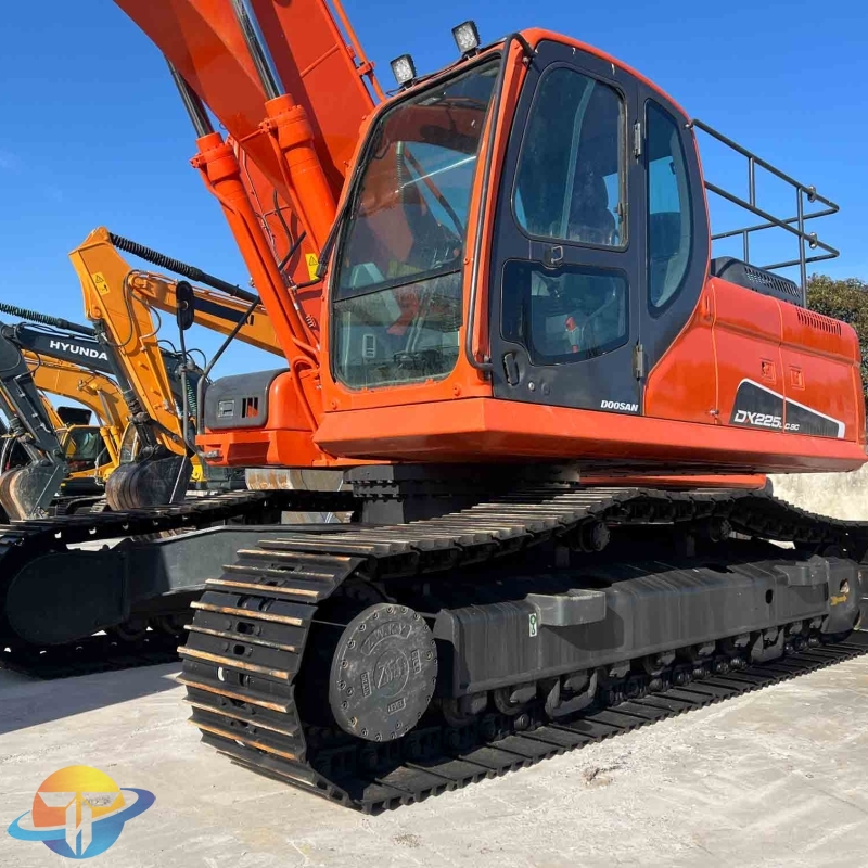 Doosan DX225LC-9C excavator second-hand machine has good operating performance and low price