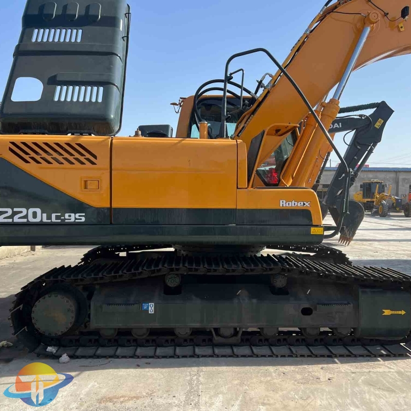 High quality original second hand Hyundai 220LC-9S excavator in good condition for sale at a very low price