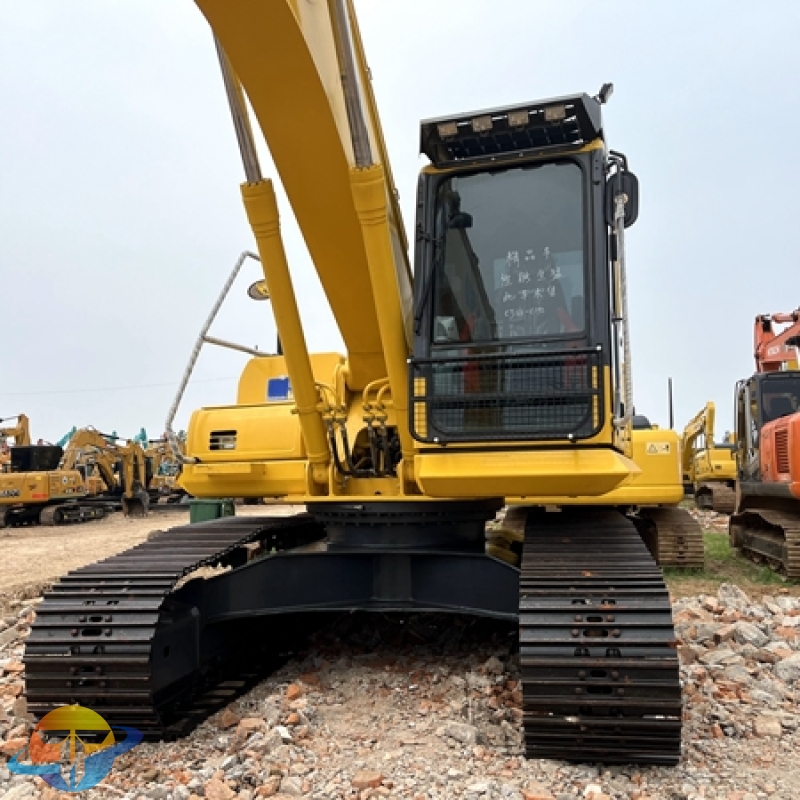 Premium Komatsu PC200-8 excavator with excellent performance and low working time