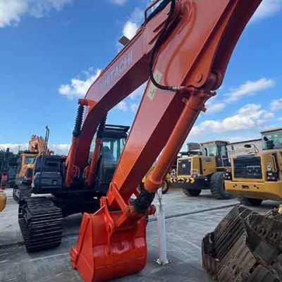 Japanese brand new and hot selling Hitachi 200 excavator, used excavator, hydraulic earthmoving machinery for sale.