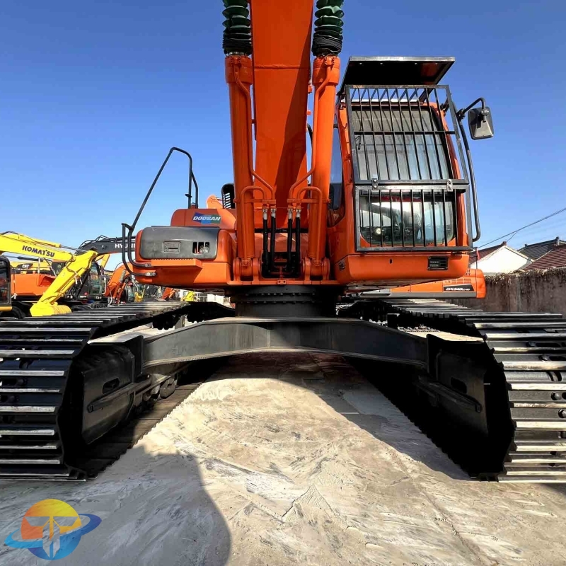 High quality second-hand excavator Doosan DX350LC-9C excavator is hot selling in the whole network with low price and good quality