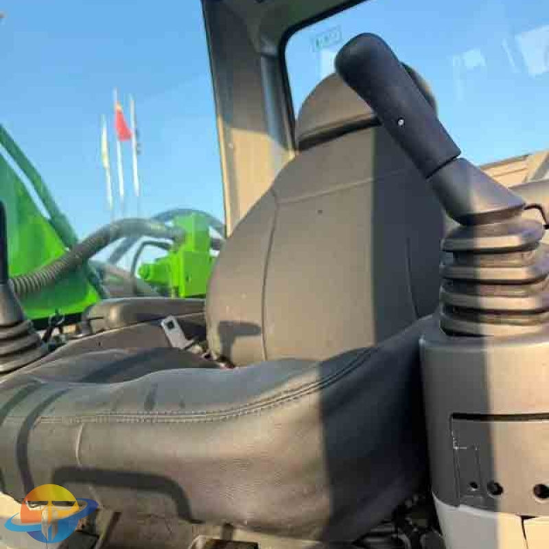 High-quality Caterpillar 320C excavator in good condition, original used construction excavator for sale.