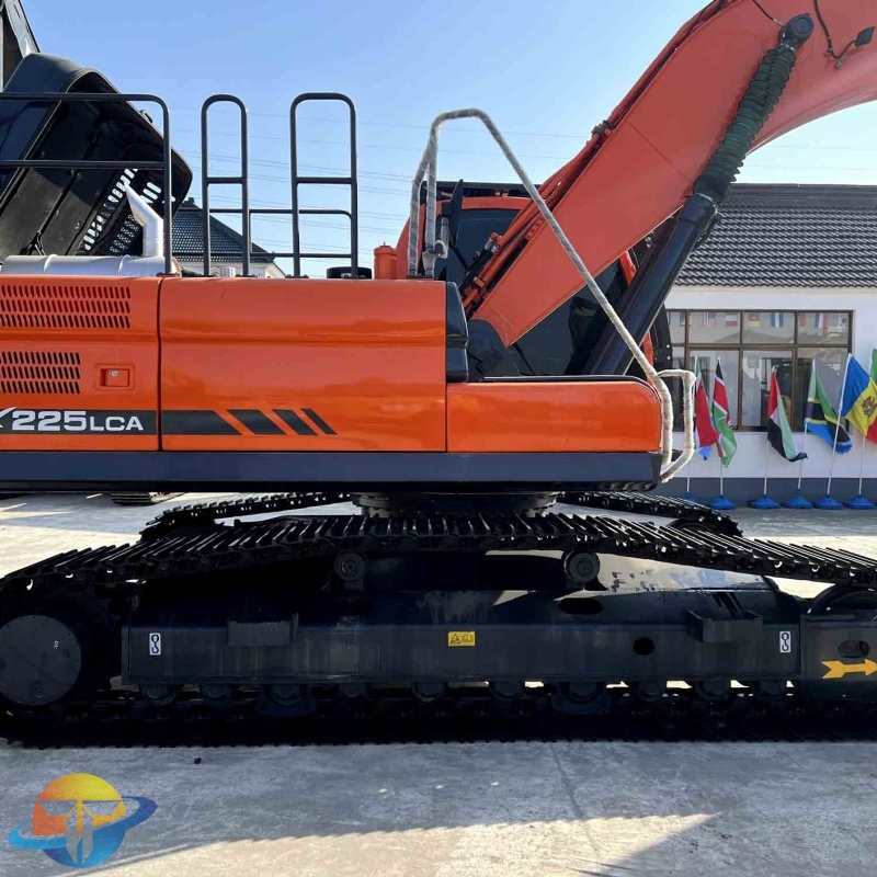 Good performance second-hand Doosan DX225LC Excavator low working hours for sale worldwide