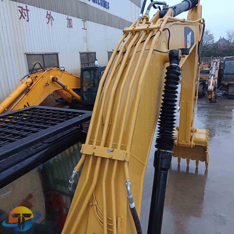 Original Japanese-Built CAT 320D2L Excavator: An Exceptional, Top-Tier Model Now Available for Sale.