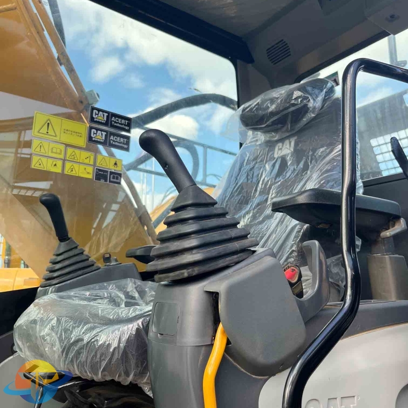 Imported from Japan, used Caterpillar 323D2L excavator for general construction use.