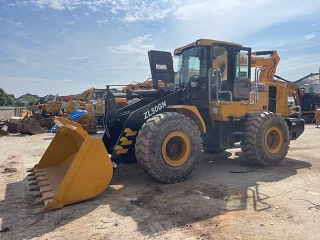 High-quality second-hand XCMG loader LW500GN wheel loader is efficient and stable.