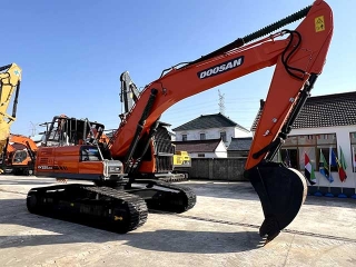 Doosan DX225LC Excavator