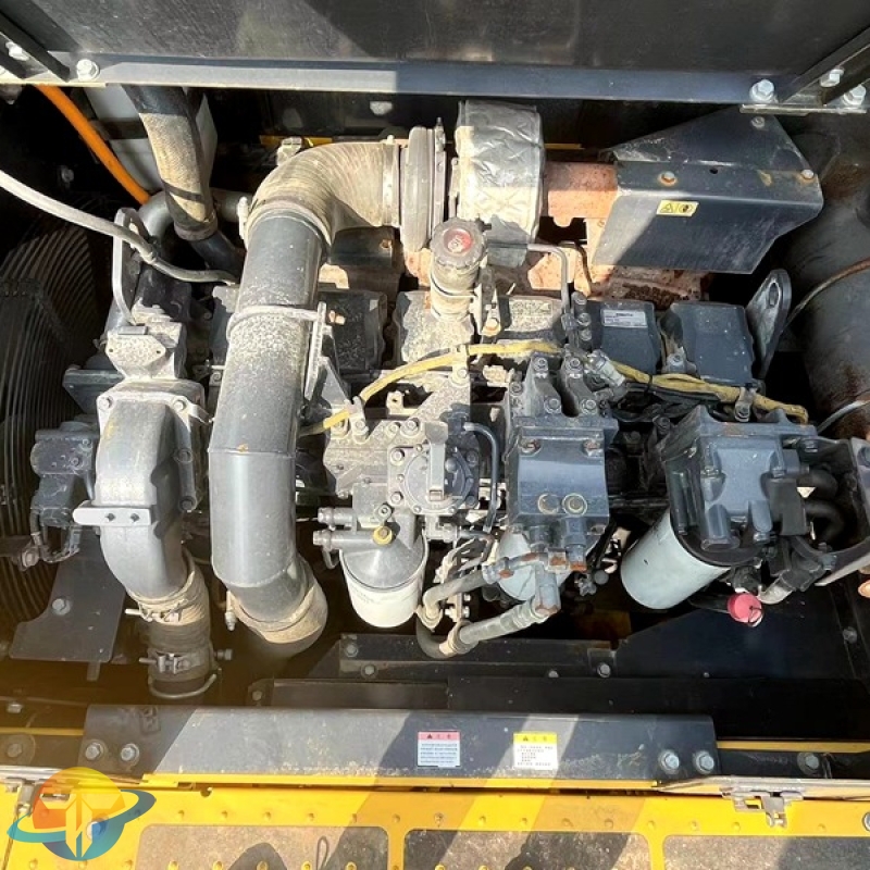 Used Komatsu PC400-8 excavator earthmoving machine in good condition