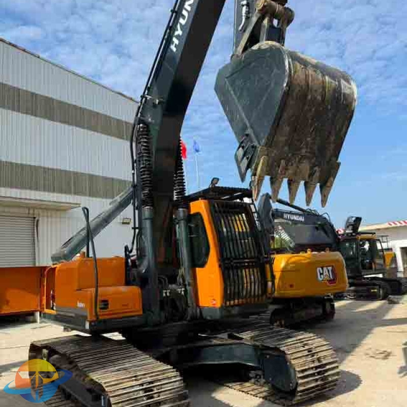 Used Hyundai 220LC-9s excavator, original Korean Hyundai 220 excavator for sale, used in construction and mining.