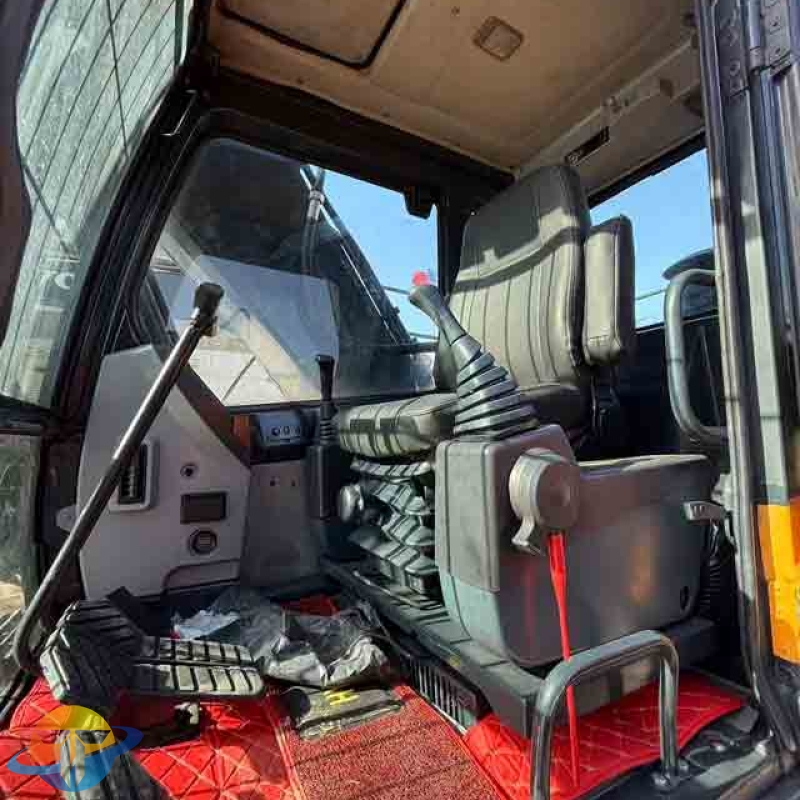 Hot-selling Hyundai HX220S excavator, a used tracked excavator with excellent performance, is available for sale.