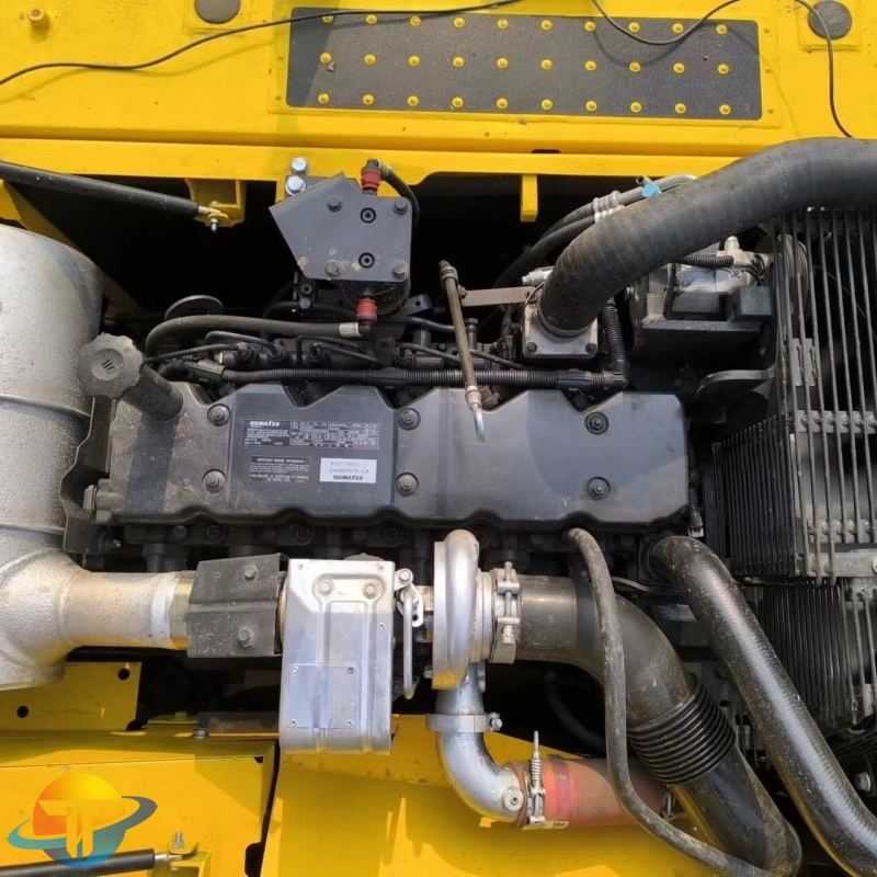 Second-hand high quality Komatsu PC210LC excavator most popular machine spot low price