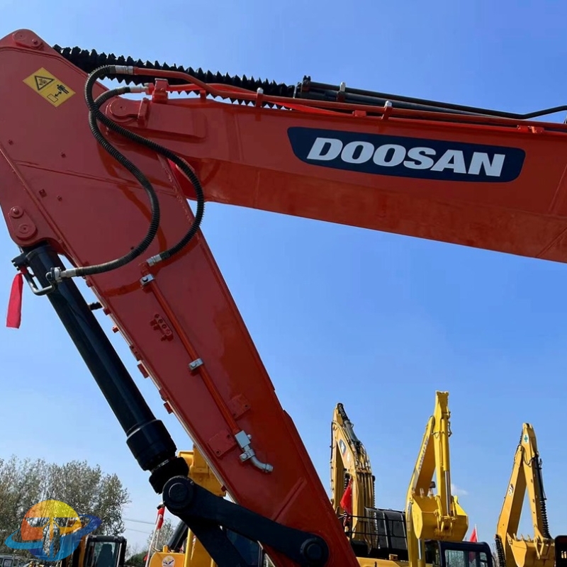 Used excavator Doosan DX300 excavator excavator heavy equipment cheap price low energy consumption