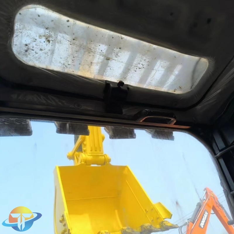 Second-hand high quality Komatsu PC210LC excavator most popular machine spot low price