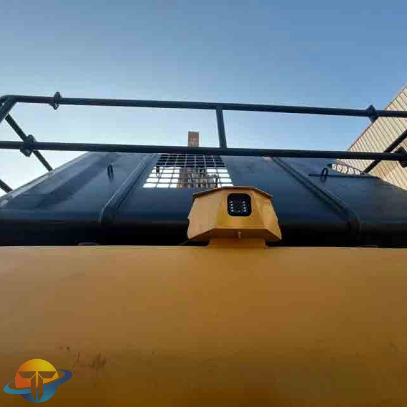 Used construction machinery, original imported Caterpillar direct injection 323D2L excavator, is selling briskly in the factory.