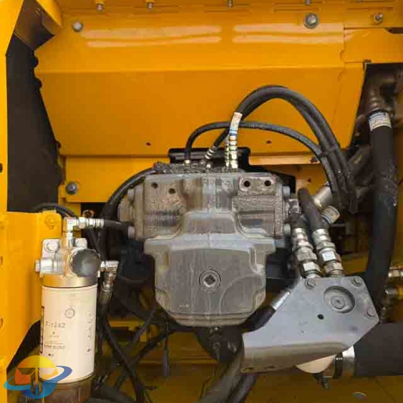 High-quality Komatsu PC200 excavator, used construction equipment, is selling well worldwide.