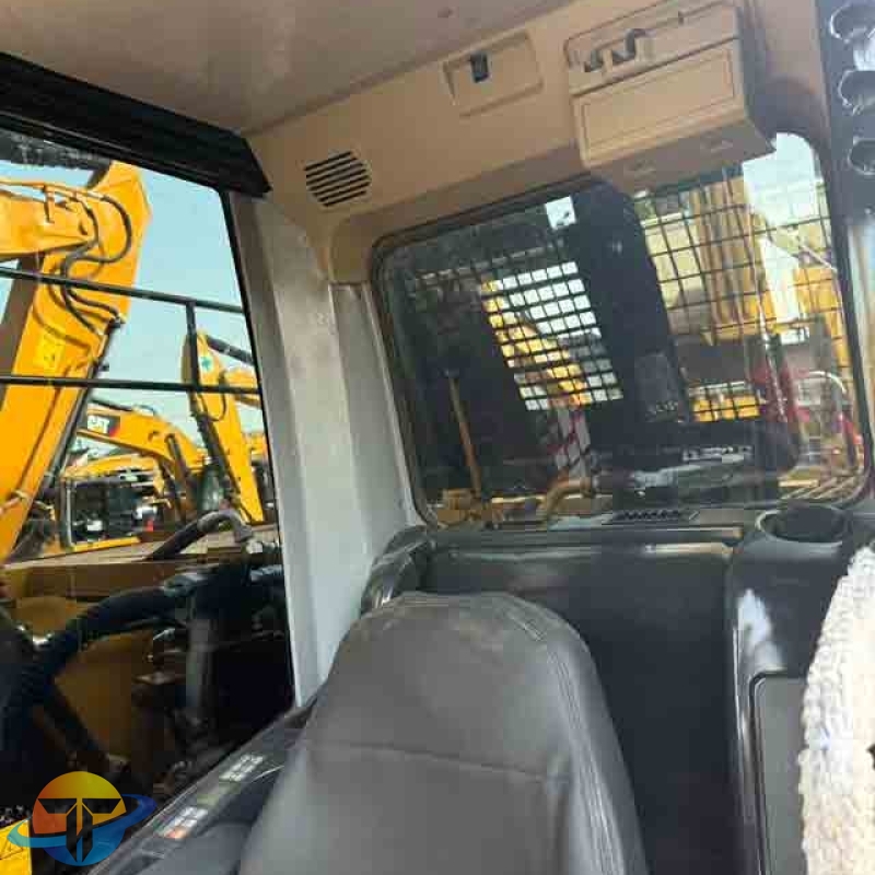 Caterpillar CAT320D2L excavator, an ideal choice for high-quality construction and mining machinery, is available for sale.