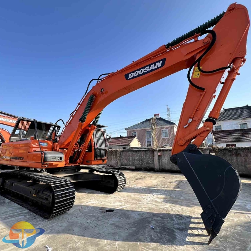 High quality second-hand excavator Doosan DX350LC-9C excavator is hot selling in the whole network with low price and good quality