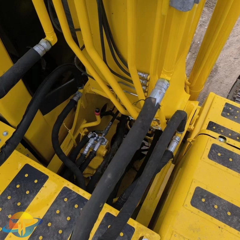 Used heavy equipment Komatsu PC210--8N1 excavator crawler excavator cheap for sale