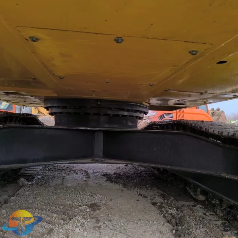 Second-hand high quality Komatsu PC210LC excavator most popular machine spot low price