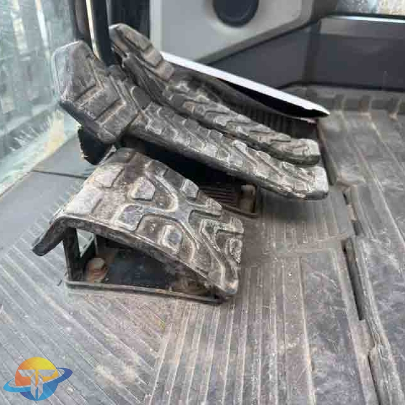 The Caterpillar CAT323 high-spec excavator, a powerful large-scale heavy-duty engineering equipment, is available for immediate sale.