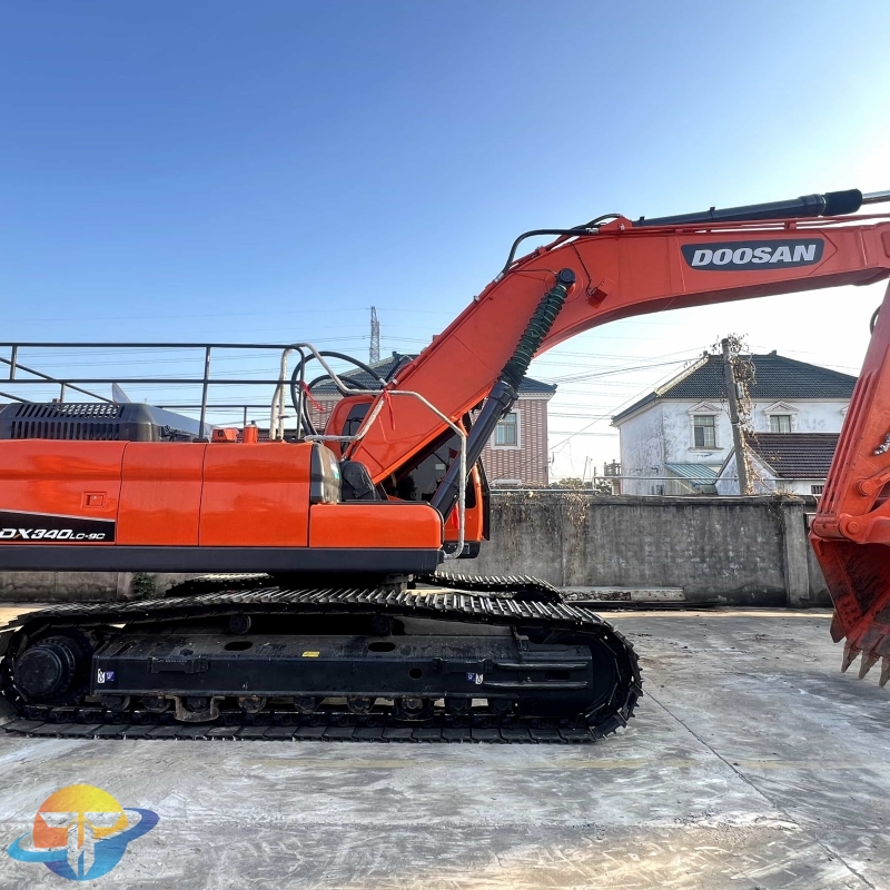 Low price Doosan DX340LC-9C excavator second-hand excavator with low working hours and quality assurance
